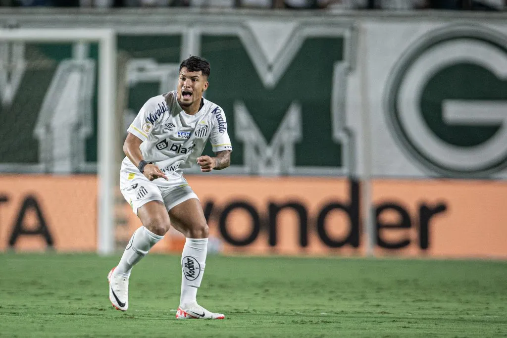 Ato de indisciplina mancha temporada de Marcos Leonardo no Santos. Foto: Isabela Azine/AGIF