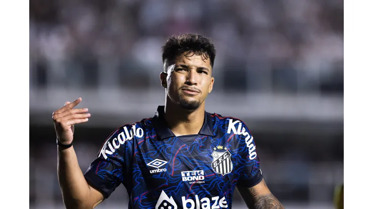SP - SANTOS - 06/11/2023 - BRASILEIRO A 2023, SANTOS X CUIABA - Marcos Leonardo jogador do Santos durante partida contra o Cuiaba no estadio Vila Belmiro pelo campeonato Brasileiro A 2023. Foto: Abner Dourado/AGIF