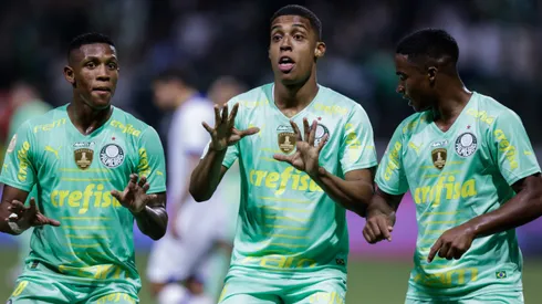 SAO PAULO, BRAZIL - OCTOBER 22: Vanderlan (C) of Palmeiras celebrates with his teammates after scoring the third goal of their team during a match between Palmeiras and Avai as part of Brasileirao Series A 2022 at Allianz Parque on October 22, 2022 in Sao Paulo, Brazil. (Photo by Alexandre Schneider/Getty Images)