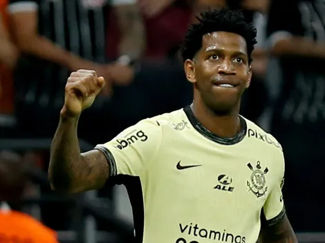 Tricampeão da Libertadores supera rivais e acerta com Gil, ex-Corinthians