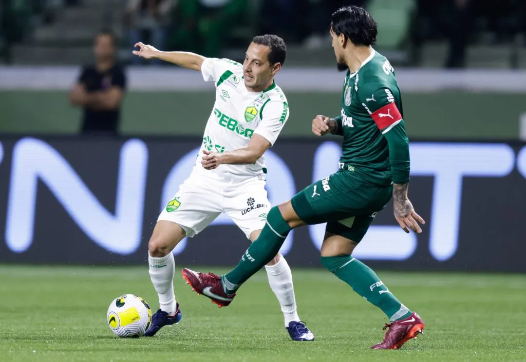 Rodriguinho em ação pelo Cuiabá. (Photo by Alexandre Schneider/Getty Images)