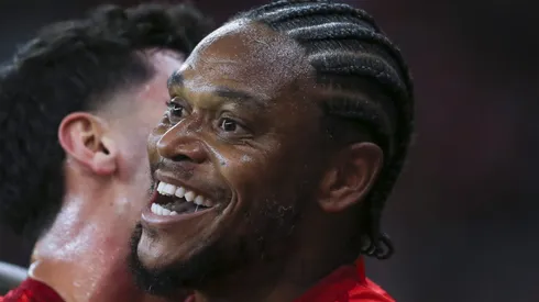 Rival do Internacional surpreende e tenta a contratação de Luiz Adriano (Photo by Fernando Alves/Getty Images)