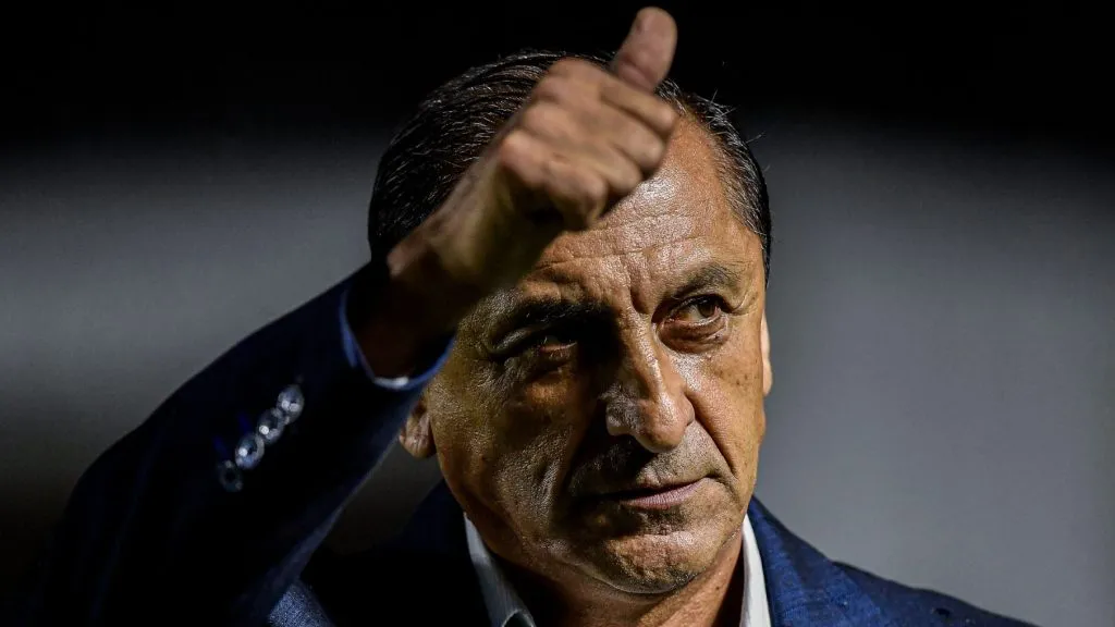 Ramón Díaz aprovou o defensor (Foto: Thiago Ribeiro/AGIF)