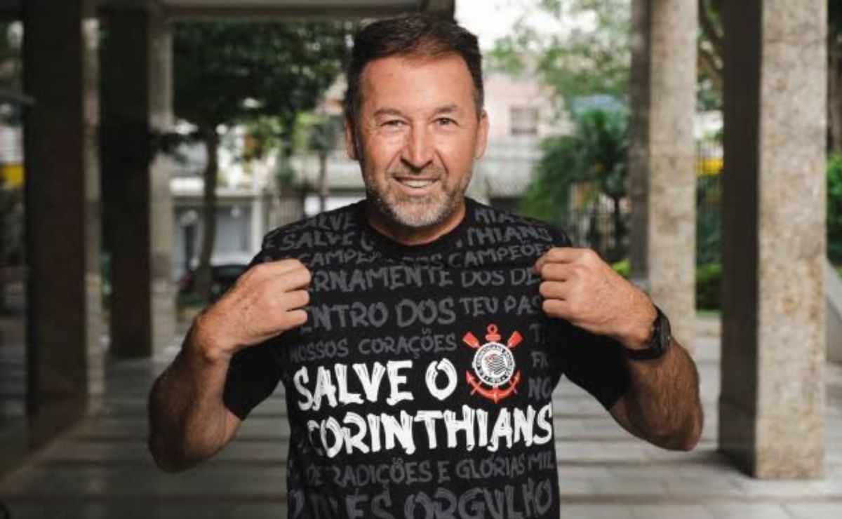 Corinthians encaminha saída de goleiro para rival do Brasileirão