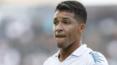 Santos toma decisão sobrr venda de Marcos Leonardo. (Photo by Ricardo Moreira/Getty Images)