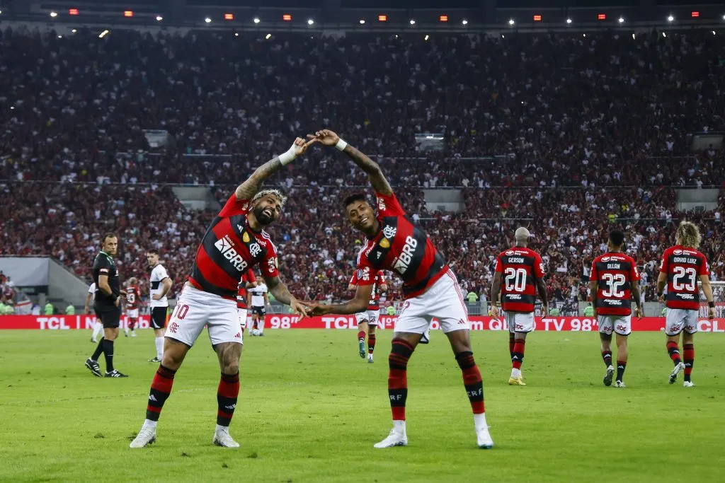 Torcida espera por títulos em 2024. (Photo by Wagner Meier/Getty Images)