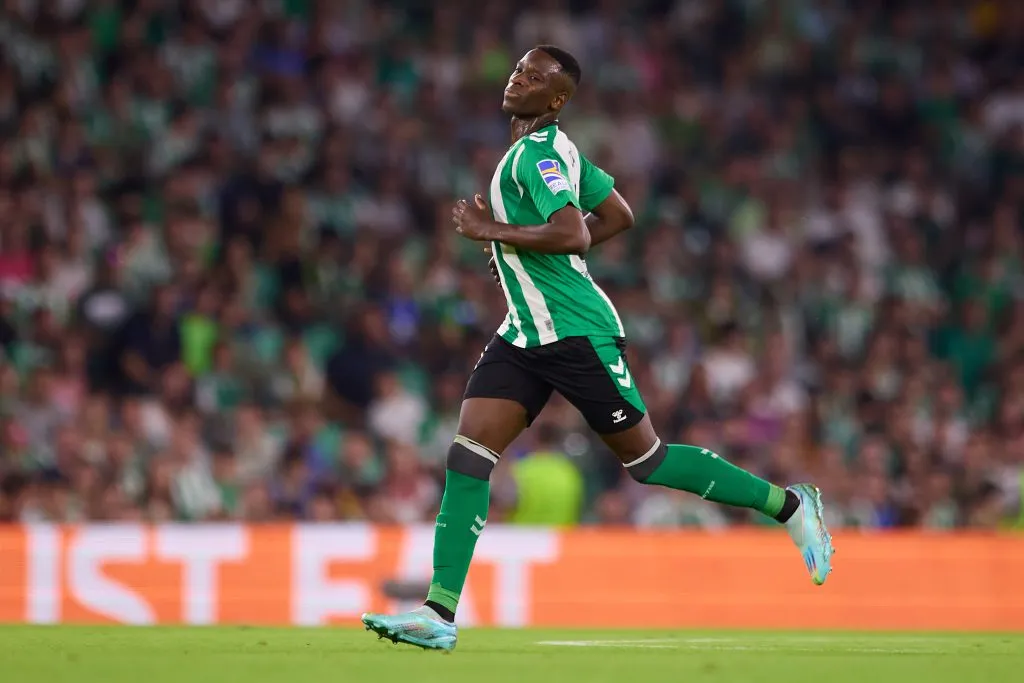 SEVILLE, SPAIN – OCTOBER 13: Luiz Henrique of Real Betis looks on during the UEFA Europa League group C match between Real Betis and AS Roma at Estadio Benito Villamarin on October 13, 2022 in Seville, Spain. (Photo by Fran Santiago/Getty Images)