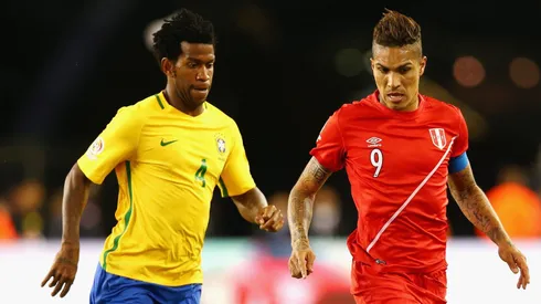 Carille aprova chegada de ídolo do Corinthians ao Santos. (Photo by Tim Bradbury/Getty Images)