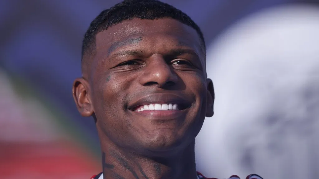 O zagueiro tem vínculo até o fim de 2024 (Foto: Ettore Chiereguini/AGIF)