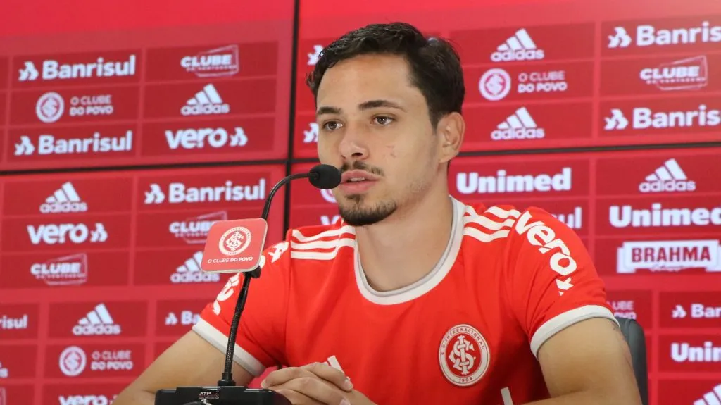 Maurício é alvo de dois gigantes. Foto: Ricardo Duarte/Internacioal | FLICKR