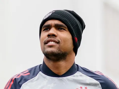 Livre no mercado, Douglas Costa, ex-Grêmio, recebe oferta de time de São Paulo