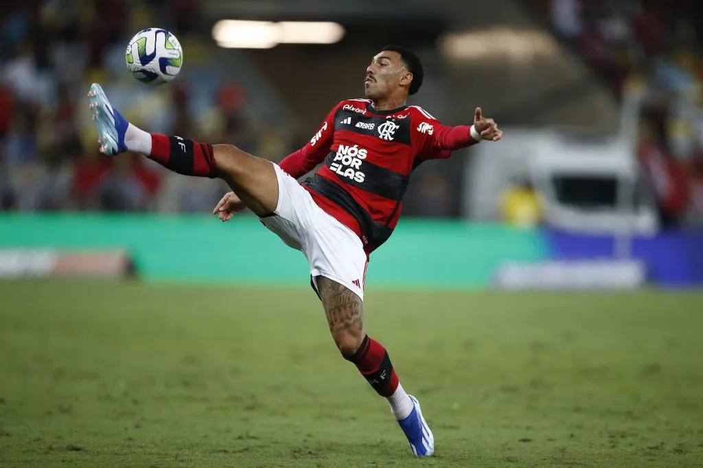 Matheuzinho em ação pelo Flamengo. (Photo by Wagner Meier/Getty Images)