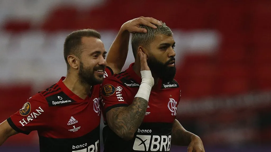 Gabigol e Everton Ribeiro. (Photo by Wagner Meier/Getty Images)