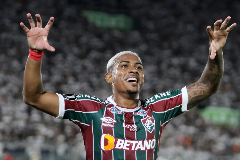 John Kennedy comemora seu gol pelo Fluminense. (Photo by Christian Alvarenga/Getty Images)