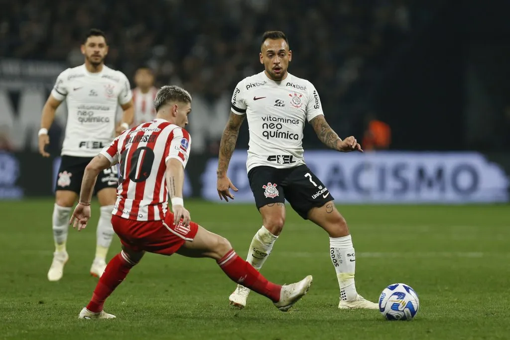 Benjamín Rollheiser no jogo de ida contra o Corinthians. (Photo by Ricardo Moreira/Getty Images)