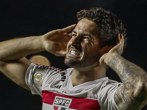 Alexandre Pato surpreende a todos e deixa torcida maluca