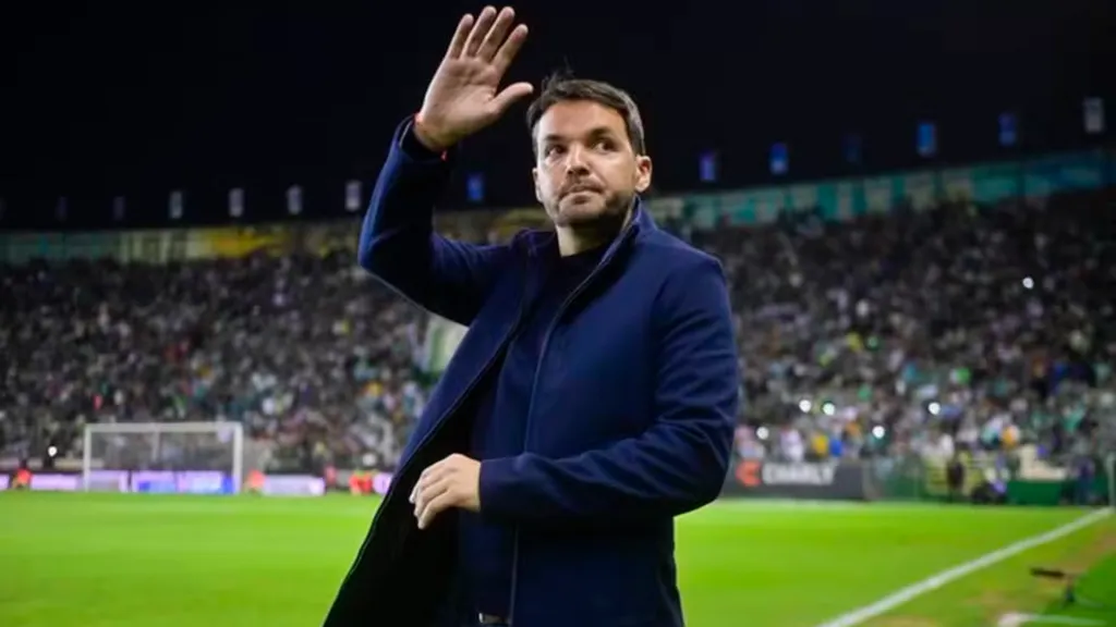 Larcamón: técnico vai assumir o Cruzeiro (Foto: Divulgação/ León)