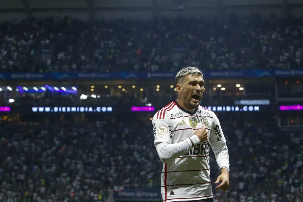 Camisa do Flamengo é eleita a mais bonita do mundo. (Photo by Miguel Schincariol/Getty Images)