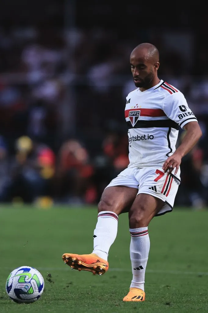 Lucas ganha motivo para ficar no SPFC. Foto: Ettore Chiereguini/AGIF