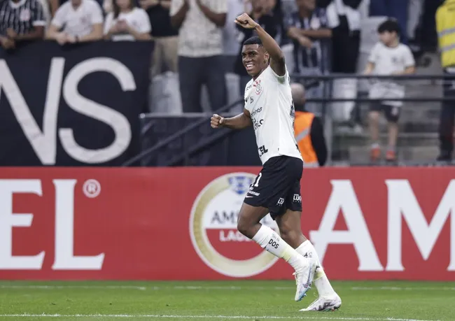 Felipe Augusto em ação pelo Corinthians. (Photo by Alexandre Schneider/Getty Images)