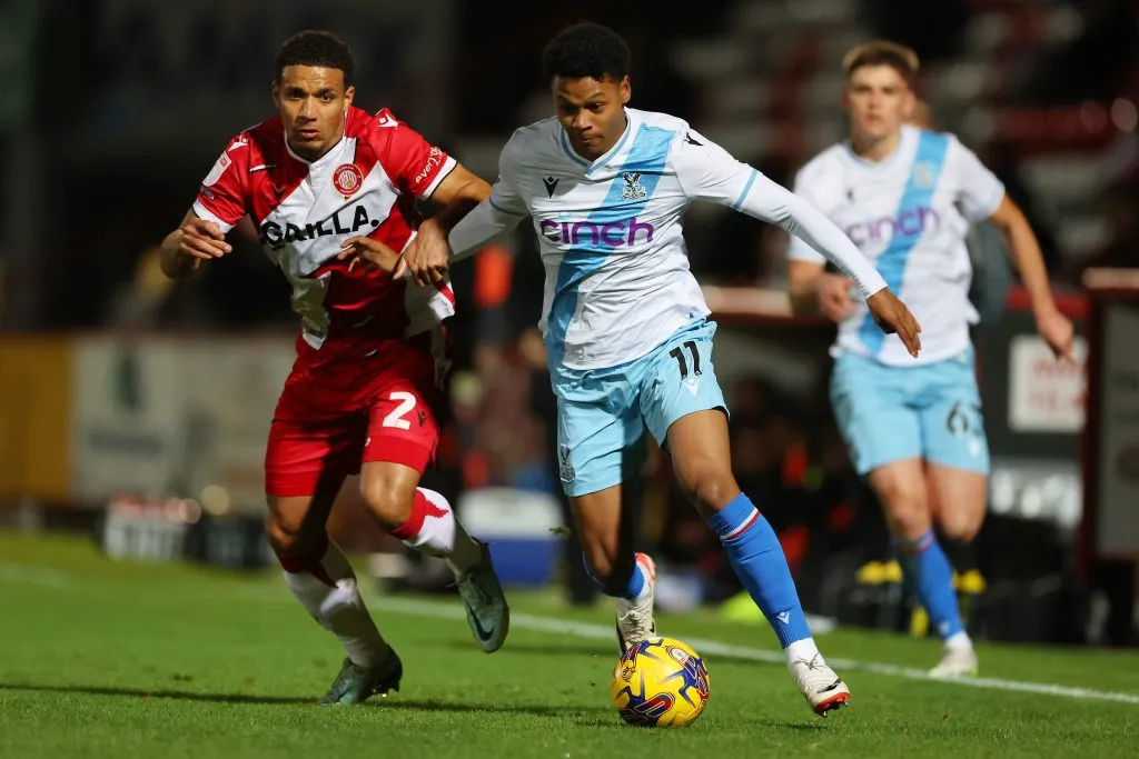 O cria do Mengão está em busca de espaço na Premier League (Foto: Catherine Ivill/Getty Images)