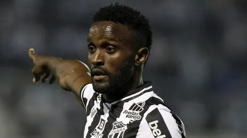 Stiven Mendoza encaminha acerto com novo clube. (Photo by Ricardo Moreira/Getty Images)