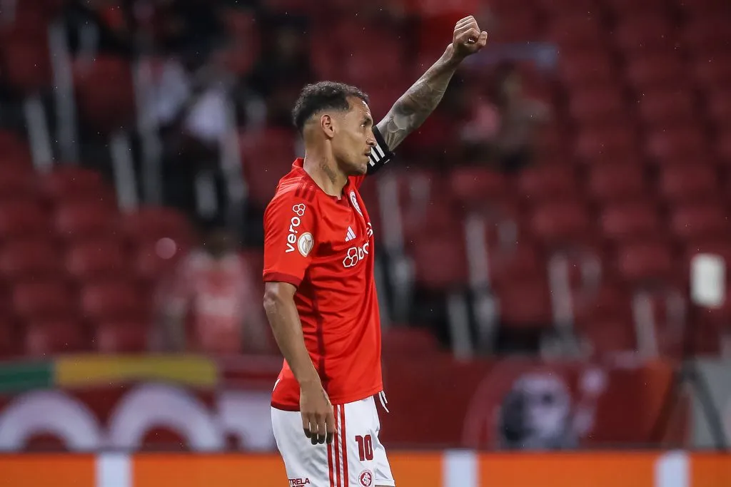 Jogador tem contrato com o Inter até 2025. (Photo by Pedro H. Tesch/Getty Images)