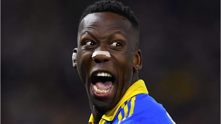 Luis Advíncula pode assinar com equipe carioca. (Photo by Marcelo Endelli/Getty Images)