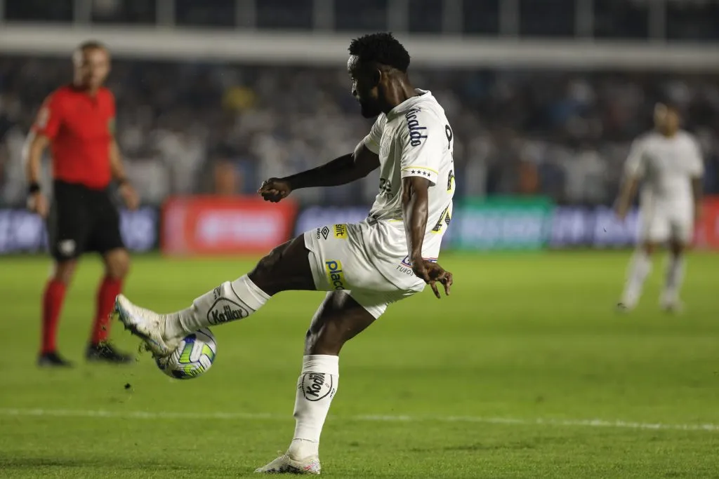 Mendoza pelo Santos. Foto: Ricardo Moreira/Getty Images