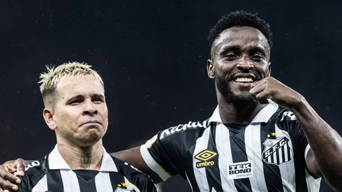 Soteldo e Mendoza no Santos. Foto: Abner Dourado/AGIF