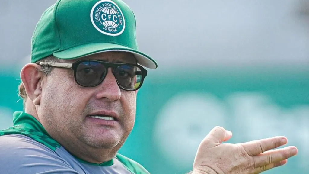 Técnico do Coritiba Guto Ferreira