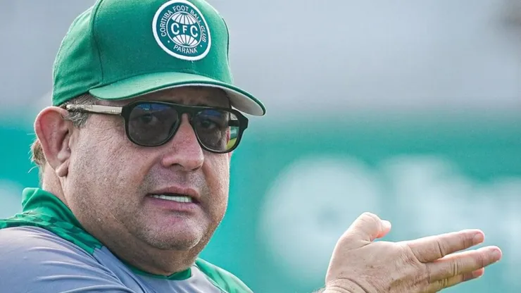 Guto Ferreira: técnico tem novo reforço no Coritiba (Foto: Gabriel Thá / Coritiba / Divulgação)
