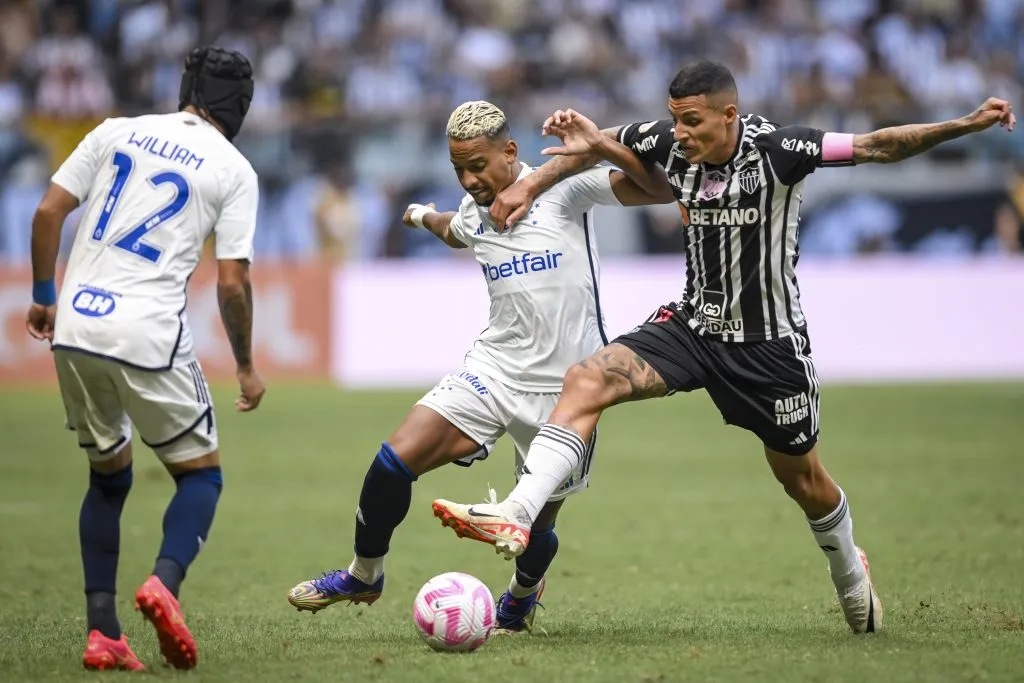 Matheus no clássico diante do Atlético Mineiro (Photo by João Guilherme/Getty Images)