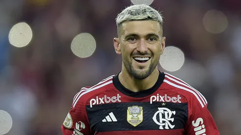 Arrascaeta jogando pelo Flamengo. (Photo by Alexandre Loureiro/Getty Images)