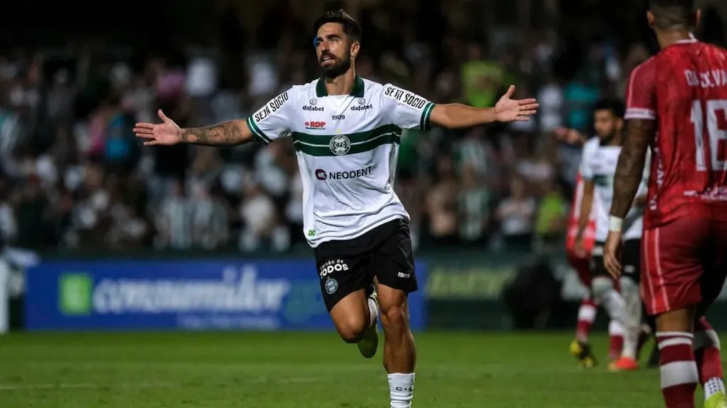 Rodrigo Pinho decepcionou no Coritiba (Foto: Divulgação/Coritiba)