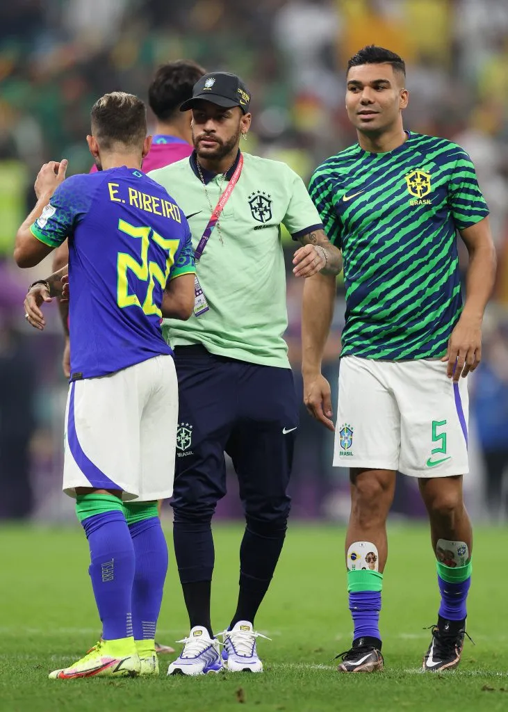 Everton Ribeiro com a Seleção Brasileira na Copa do Mundo do Catar ao lado de Neymar e Casemiro. Foto: Richard Heathcote/Getty Images