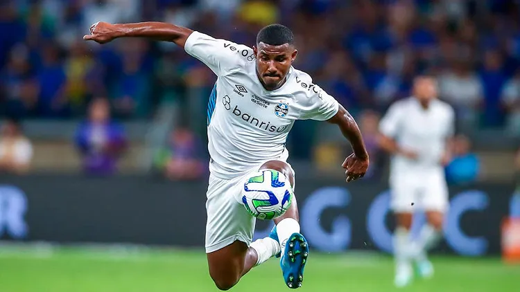 Cuiabano está valorizado no mercado da bola (Foto: Lucas Uebel/Grêmio/Divulgação)