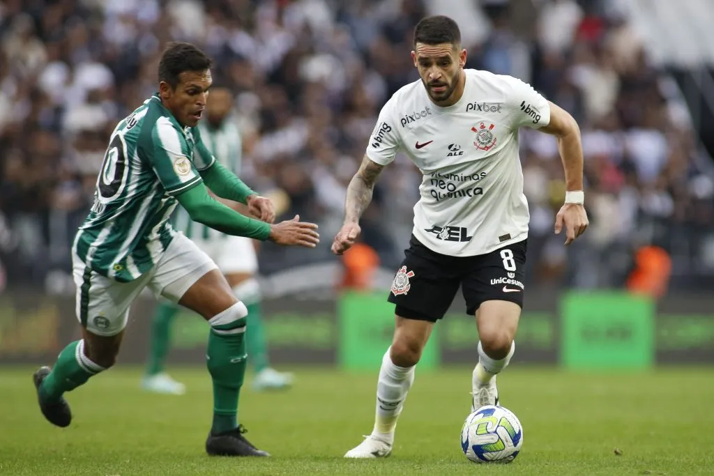 Renato em ação pelo Timão (Photo by Miguel Schincariol/Getty Images)