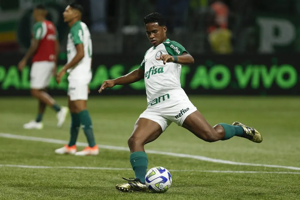 ENDRICK (Photo by Ricardo Moreira/Getty Images)