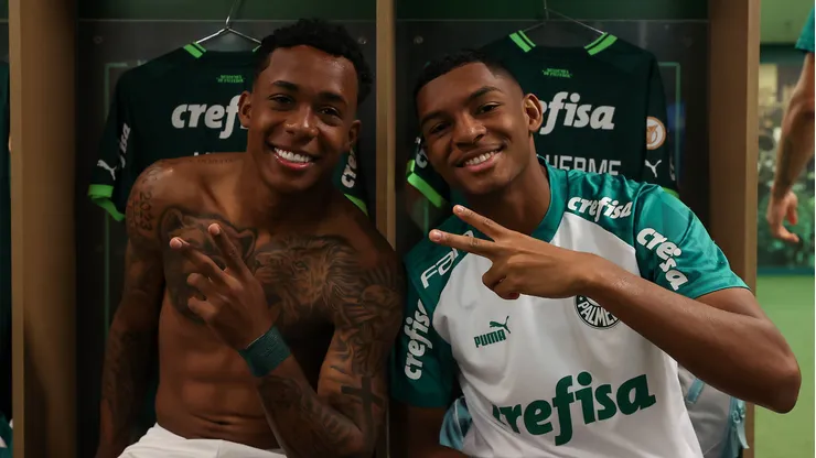 Kevin, outra joia alviverde, e Luis Guilherme lado a lado no vestiário. Foto: Flickr Oficial SE Palmeiras/Cesar Greco