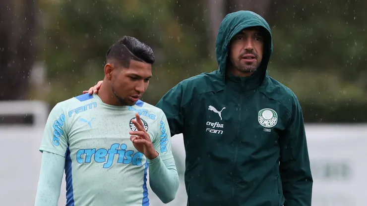 Rony e Abel Ferreira: atacante abriu o jogo em entrevista (Foto: Cesar Greco/Palmeiras/Divulgação)