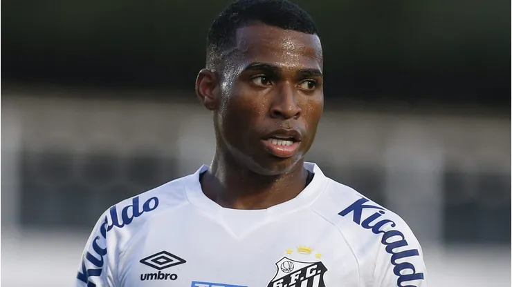 Jean Lucas pode estar deixando o Santos rumo a outro time brasileiro. (Photo by Ricardo Moreira/Getty Images)