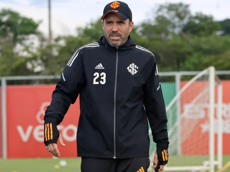 "Esquecido" por Coudet, jogador anuncia saída e se despede do Inter