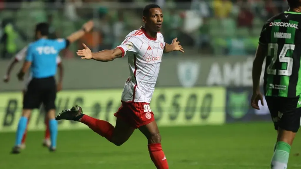 O atacante confirmou sua saída do clube gaúcho (Foto: Ricardo Duarte/Internacional/Divulgação)