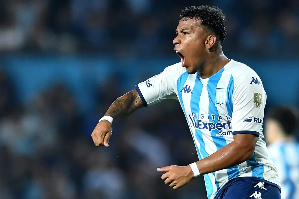 AVELLANEDA, ARGENTINA – AGOSTO 10: Roger Martínez, do Racing Club, comemora após marcar o primeiro gol da equipe durante a partida de volta das oitavas de final da Copa CONMEBOL Libertadores 2023 entre Racing Club e Atlético Nacional, no Estádio Presidente Perón, em 10 de agosto de 2023, em Avellaneda, na Argentina. (Foto: Marcelo Endelli/Getty Images)