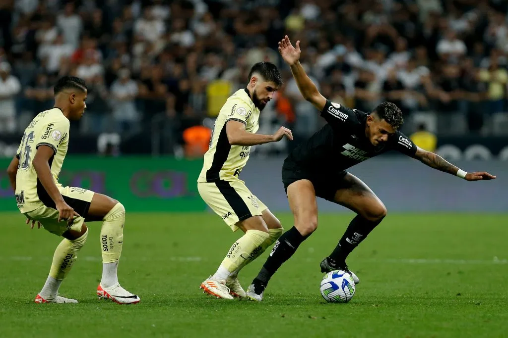 Méndez em ação pelo Corinthians. (Photo by Ricardo Moreira/Getty Images)