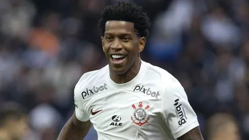 Após deixar o Corinthians, Gil pode ser anunciado por gigante brasileiro (Photo by Miguel Schincariol/Getty Images)