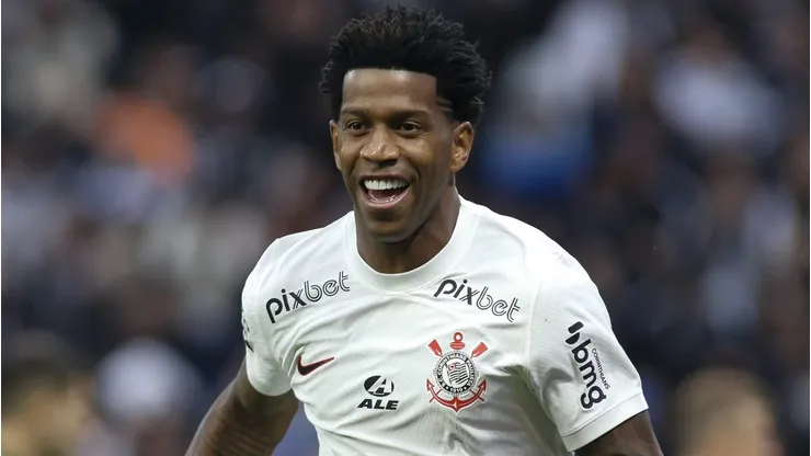 Após deixar o Corinthians, Gil pode ser anunciado por gigante brasileiro (Photo by Miguel Schincariol/Getty Images)