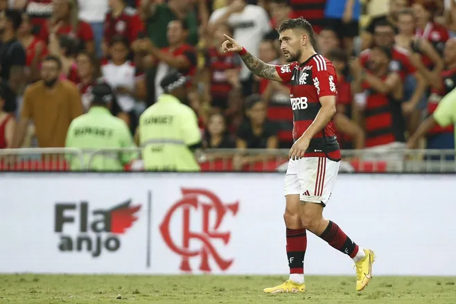 De Arrascaeta celebrando gol pelo Flamengo. (Photo by Wagner Meier/Getty Images)