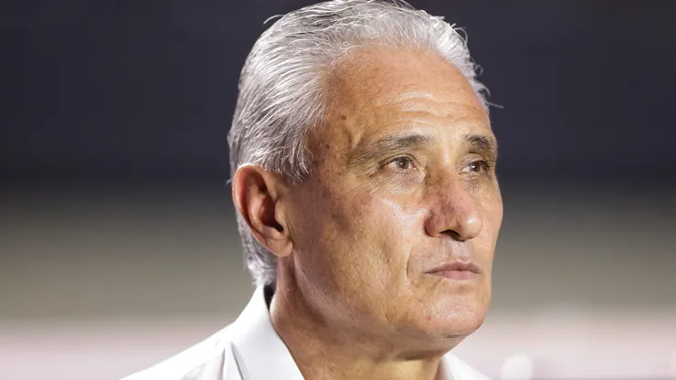 Tite espera por reforços. (Photo by Alexandre Schneider/Getty Images)